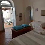 La Casa Di Zeffiro Bed & Breakfast 3*