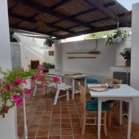 La Casa Di Zeffiro Malfa (Salina)