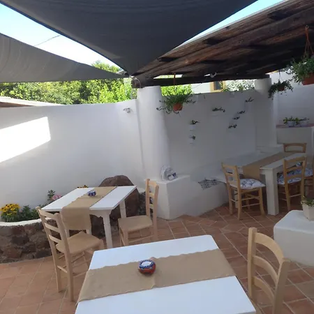 Bed & Breakfast La Casa Di Zeffiro Malfa (Salina)